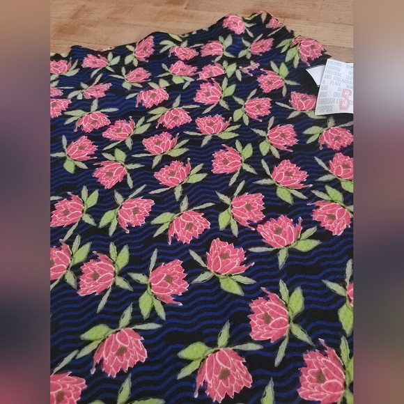 Lularoe Cassie Skirt , Floral, Size Small - Picture 2 of 5